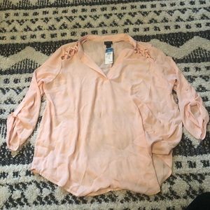Cute peach top!